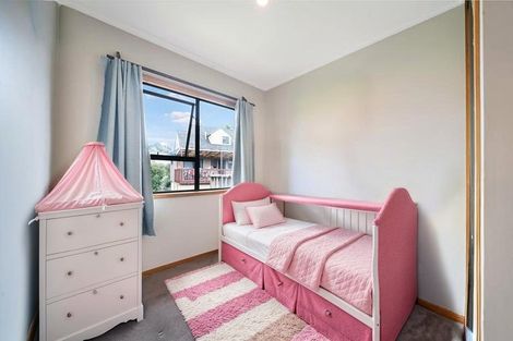 Photo of property in 2/5 Highlight Parade, Te Atatu South, Auckland, 0610