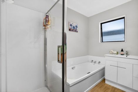 Photo of property in 8 Wirihana Road, Titirangi, Auckland, 0604