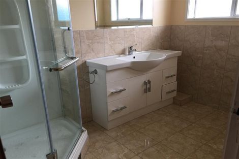 Photo of property in 1/4220 Great North Road, Glendene, Auckland, 0602