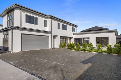 Photo of property in 98 Willowview Drive, Redwood, Christchurch, 8051