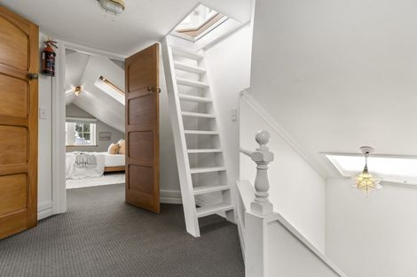 Photo of property in 1 Oxford Terrace, Devonport, Auckland, 0624