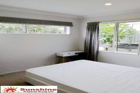 Photo of property in 17 Northcross Drive, Oteha, Auckland, 0632