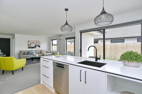 Photo of property in 5 Bill Hammond Drive, Belfast, Christchurch, 8051