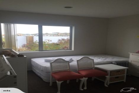 Photo of property in 20 Harrowglen Drive, Northcross, Auckland, 0632