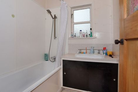 Photo of property in 25 Robert Street, Marton, 4710