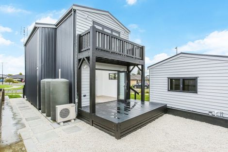 Photo of property in 16 Tahuna Minhinnick Drive, Glenbrook, 2681