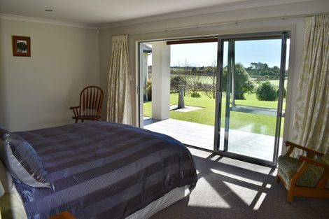 Photo of property in 63 Manakau Heights Drive, Manakau, Otaki, 5583