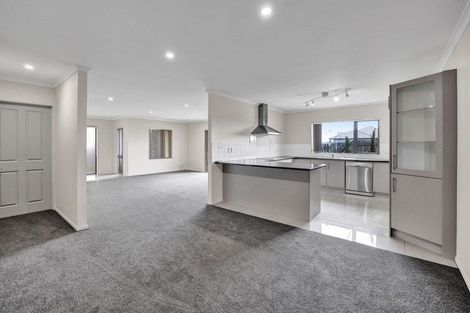 Photo of property in 8 County Drive, Hawera, 4610