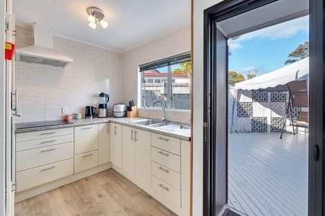 Photo of property in 8 Charnley Grove, Glenfield, Auckland, 0629