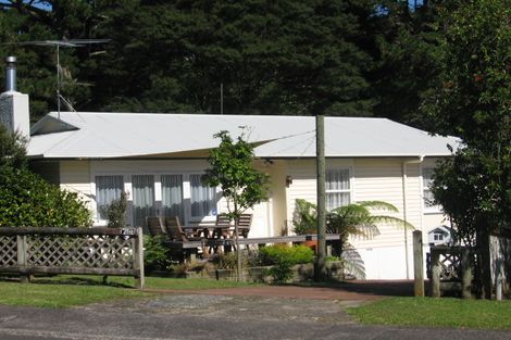 Photo of property in 15 Willowbrook Place, Titirangi, Auckland, 0604