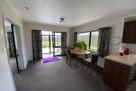 Photo of property in 24 Graham Street, Eltham, 4322