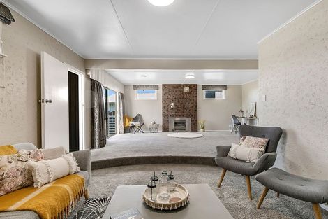 Photo of property in 94 Driver Crescent, Cannons Creek, Porirua, 5024