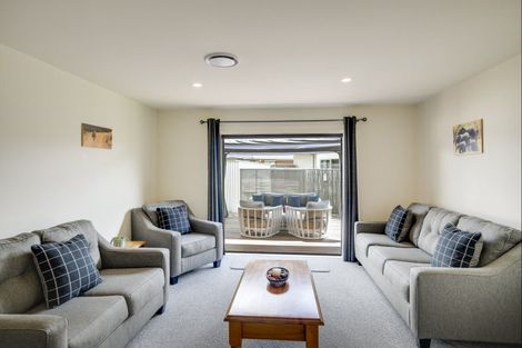 Photo of property in 8 Hanna Place, Havelock North, 4130