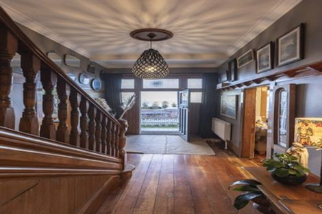 Photo of property in 16 Brewster Street, Bluff Hill, Napier, 4110