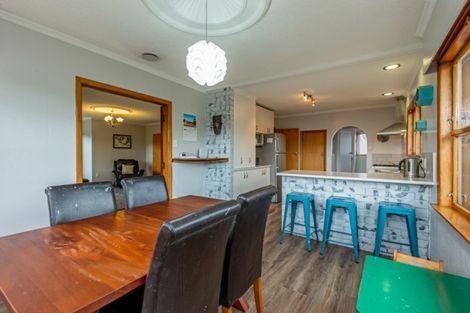 Photo of property in 86 Wikiriwhi Crescent, Awapuni, Palmerston North, 4412