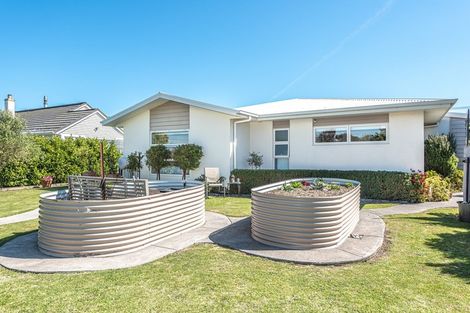 Photo of property in 16 Egmont Street, Patea, 4520