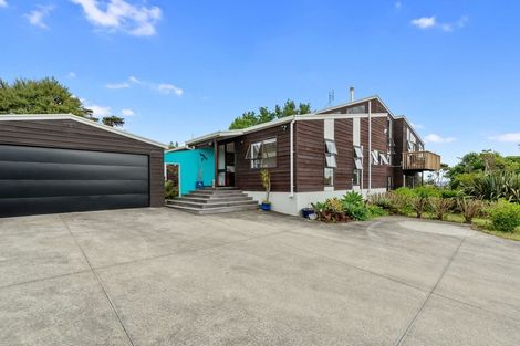 Photo of property in 17 Chatham Avenue, Paremoremo, Auckland, 0632