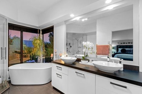 Photo of property in 18 Harry Ell Drive, Cashmere, Christchurch, 8022