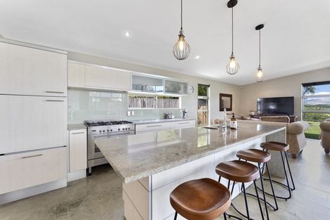 Photo of property in 19 Springdale Grove, Fitzherbert, Palmerston North, 4410