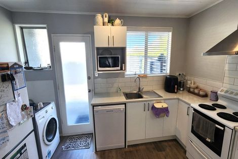 Photo of property in 2/80 Airlie Road, Plimmerton, Porirua, 5026