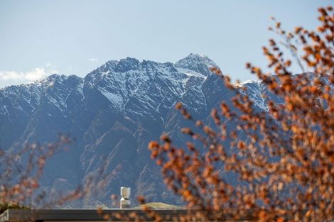 Photo of property in 6 Whitbourn Place, Fernhill, Queenstown, 9300