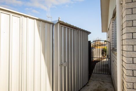 Photo of property in 32 Palliser Place, Milson, Palmerston North, 4414