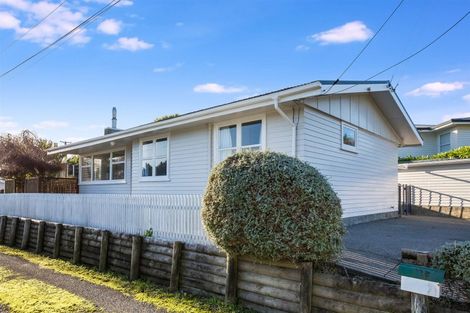 Photo of property in 11 Cara Crescent, Paparangi, Wellington, 6037