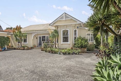 Photo of property in 120 Vauxhall Road, Narrow Neck, Auckland, 0624
