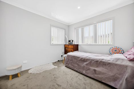 Photo of property in 37 Riverglade Parkway, Te Atatu South, Auckland, 0610