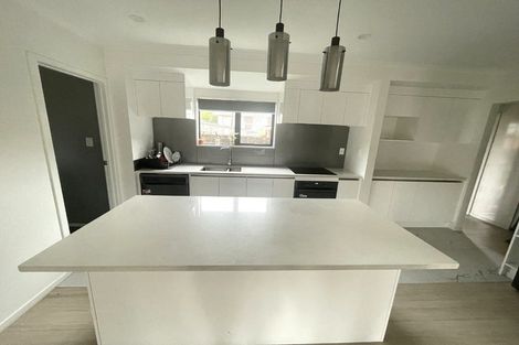 Photo of property in 1/4214a Great North Road, Glendene, Auckland, 0602