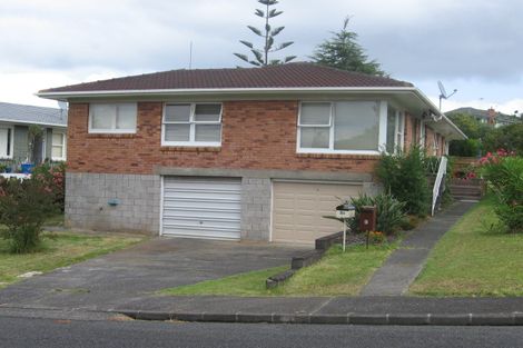 Photo of property in 1/5 Margaret Place, Milford, Auckland, 0620