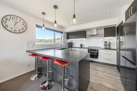 Photo of property in 7 James Cook Drive, Whitby, Porirua, 5024