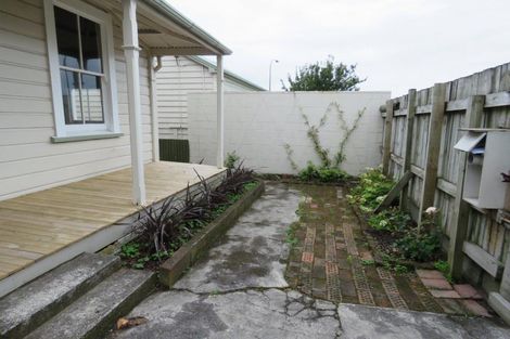 Photo of property in 60 Morley Street, New Plymouth, 4310