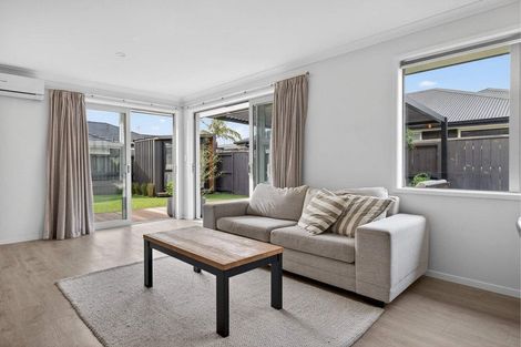 Photo of property in 33 Te Kio Crescent, Papamoa Beach, Papamoa, 3118