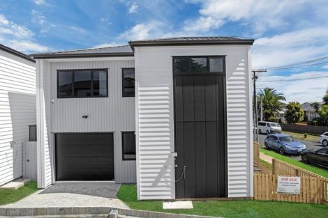 Photo of property in 8 Gardiner Grove, Mangere East, Auckland, 2024