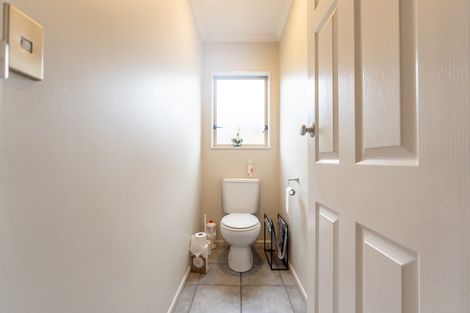 Photo of property in 10 Fernlea Avenue, Kelvin Grove, Palmerston North, 4414