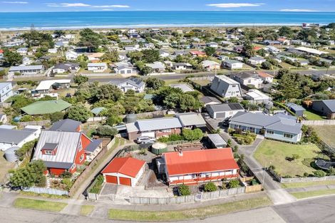 Photo of property in 10 Taonui Street, Waitarere Beach, Levin, 5510