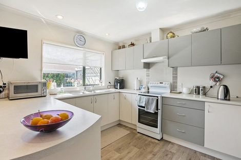 Photo of property in 85 Guildford Drive, Paraparaumu, 5032