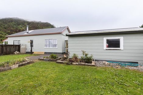 Photo of property in 166 Bright Street, Cobden, Greymouth, 7802