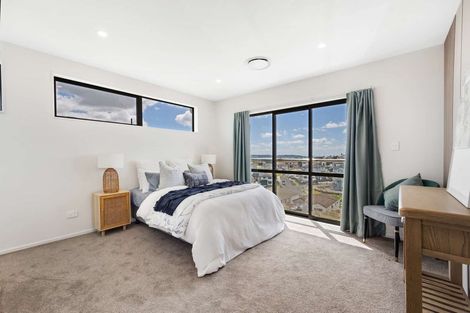 Photo of property in 33 Baumea Rise, Massey, Auckland, 0614