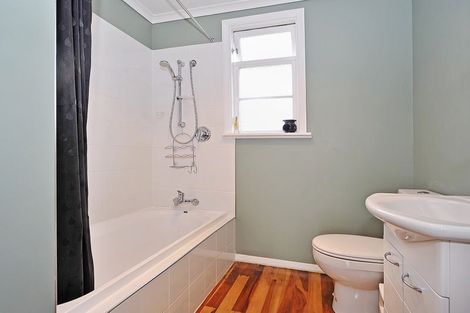 Photo of property in 1b Hobson Place, Takaro, Palmerston North, 4412