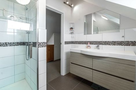 Photo of property in 23 Hanlon Crescent, Narrow Neck, Auckland, 0624