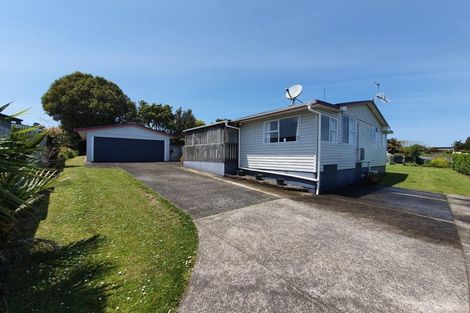 Photo of property in 24 Beach Road, Glenbrook, Waiuku, 2681