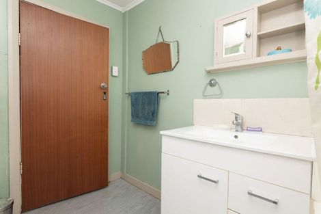 Photo of property in 18 Mccallum Street, Dannevirke, 4930