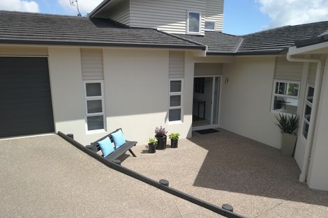 Photo of property in 215d Schnapper Rock Road, Schnapper Rock, Auckland, 0632