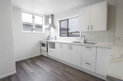 Photo of property in 16 Coromandel Court, Roslyn, Palmerston North, 4414