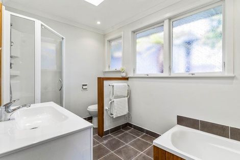 Photo of property in 9 Merchant Avenue, Te Atatu South, Auckland, 0610
