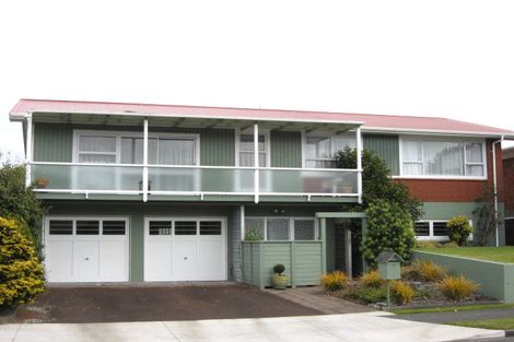 Photo of property in 13 Longview Drive, Merrilands, New Plymouth, 4312