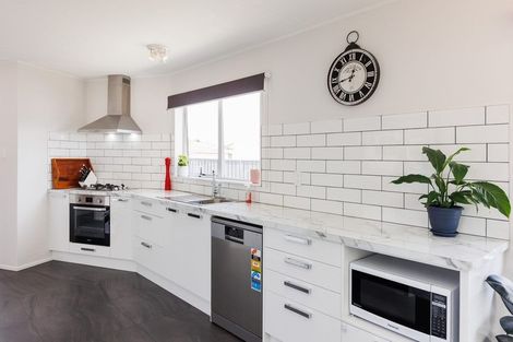 Photo of property in 3 Forbes Place, Kelvin Grove, Palmerston North, 4414