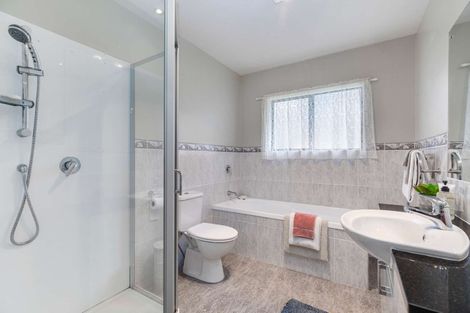 Photo of property in 39 South Kensington Way, Henderson, Auckland, 0612